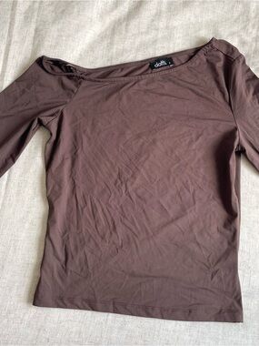 Dotti Off-Shoulder Long Sleeve Top in Chocolate Brown